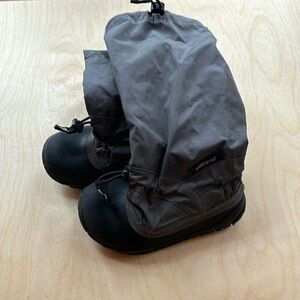 MyMayu boots toddler 9/10, waterproof, flexible